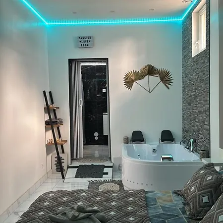 Suites&spa 2 2 Jacuzzi 1 Sauna By L Amaryllis *
