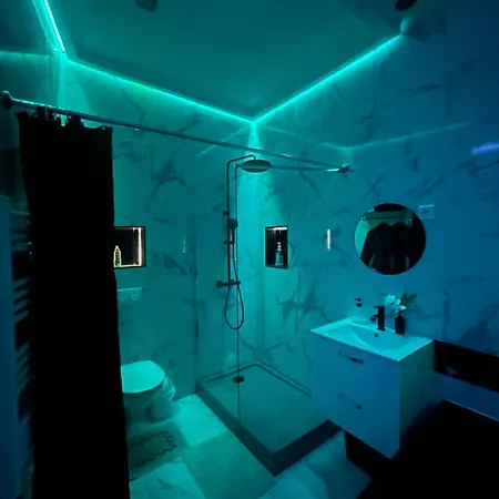 Suites&spa 2 2 Jacuzzi 1 Sauna By L Amaryllis