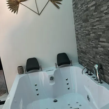 Appartement Suites&spa 2 2 Jacuzzi 1 Sauna By L Amaryllis *
