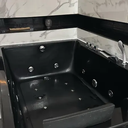 Suites&spa 2 2 Jacuzzi 1 Sauna By L Amaryllis *