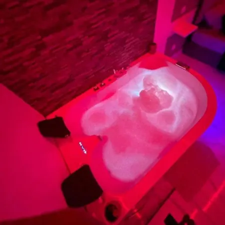 Suites&spa 2 2 Jacuzzi 1 Sauna By L Amaryllis *
